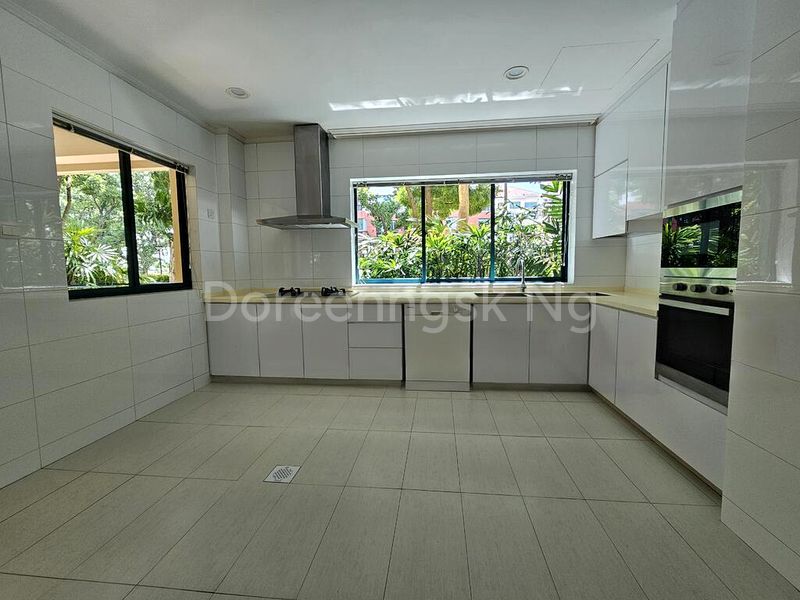 4 Bed Condo for Sale in  Camelot By-the-water - Image 10